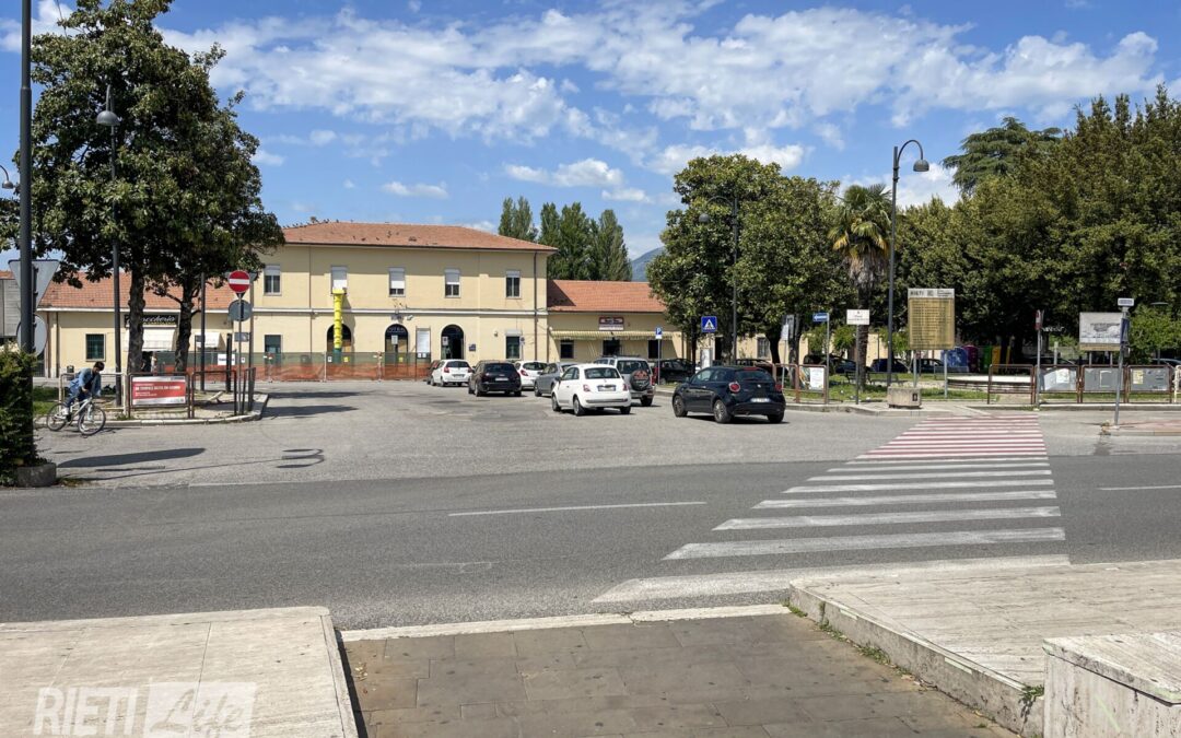 “La zona della stazione è poco illuminata. Di notte non si vedono i pedoni sulle strisce” – LA SEGNALAZIONE