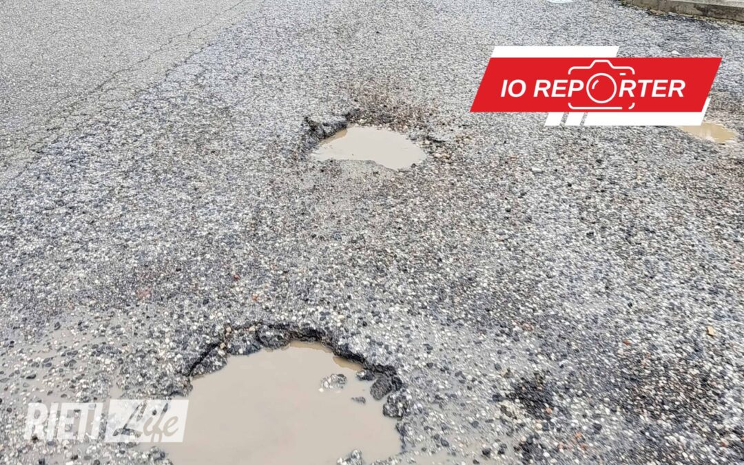 “Via Villafranca dimenticata: crateri, buio e attraversamento pericoloso” – LA SEGNALAZIONE