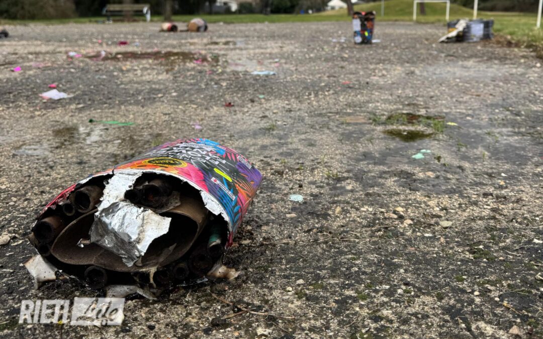 “Parco di viale Liberato di Benedetto, vetri e scarti di fuochi d’artificio: un pericolo per bambini e animali” – LA SEGNALAZIONE