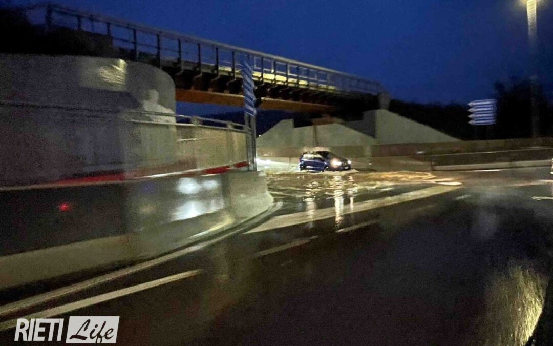 Sottopasso di via Velinia allagato, viabilità in tilt. Prestate attenzione! – FOTO