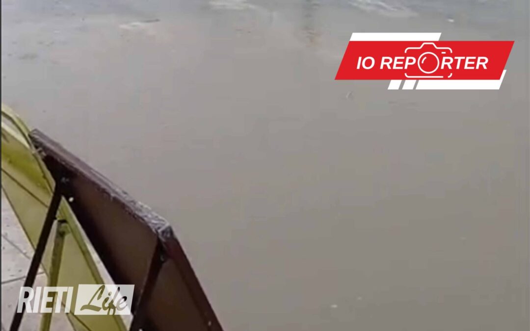 “Strada completamente allagata all’inizio di viale Matteucci: è pericoloso anche per l’attraversamento pedonale” – IO REPORTER