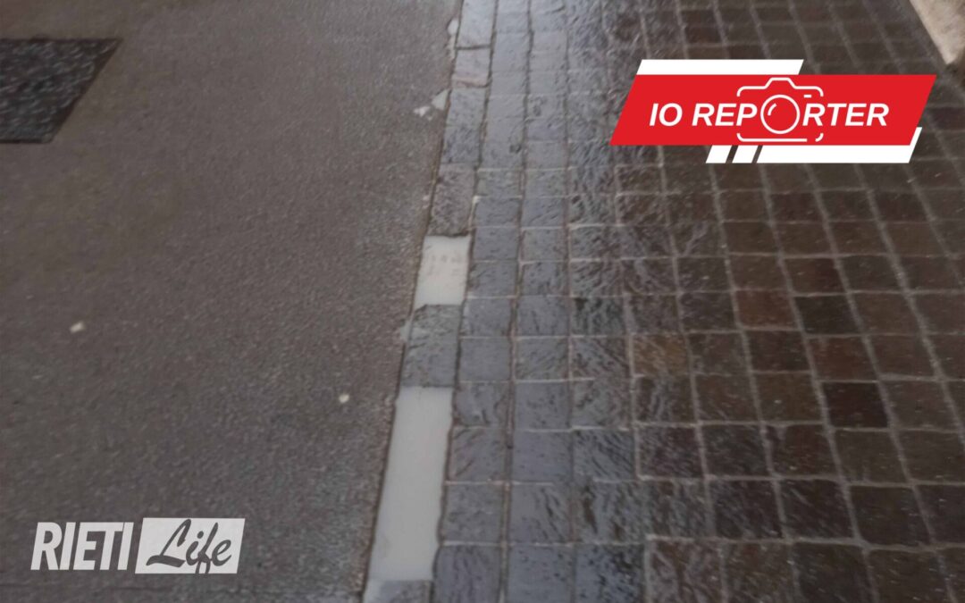 “Centro storico, lavori già da rifare? Tra buche e materiali che cedono” – LA SEGNALAZIONE
