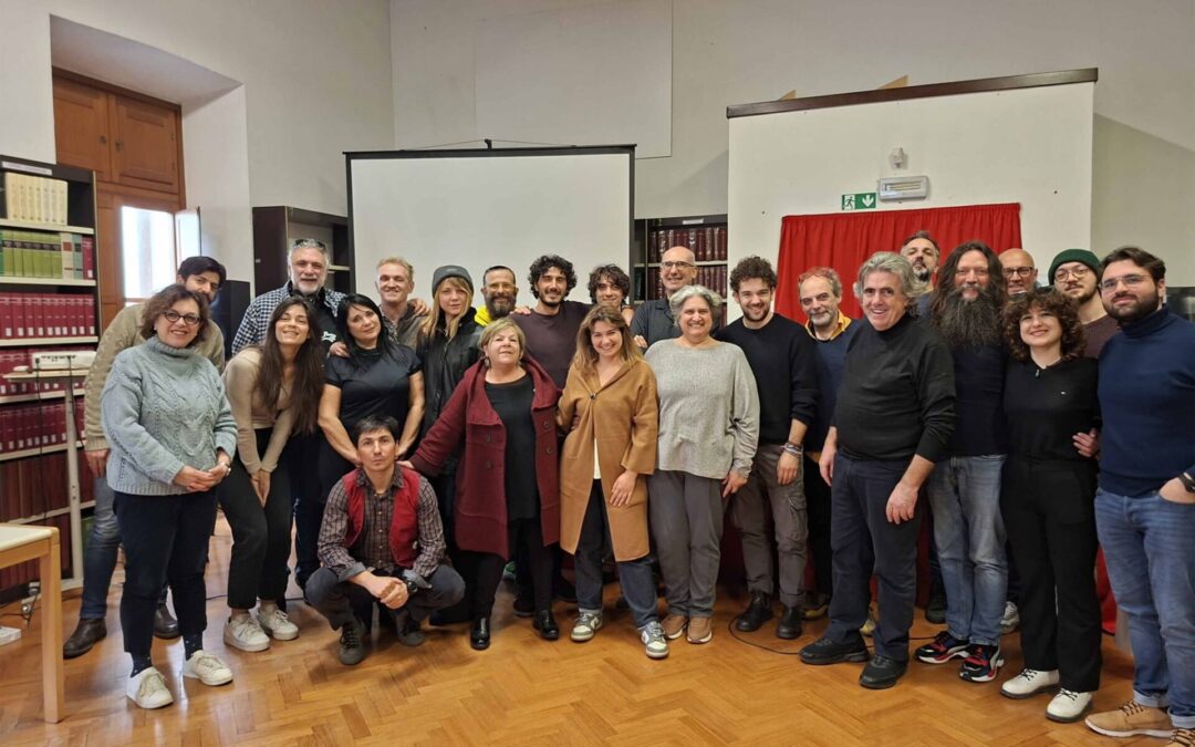 L’Aquila 2026, una grande avventura per Rieti: alla Biblioteca Paroniana la “Scuola Internazionale di Teatro dei Giullari”